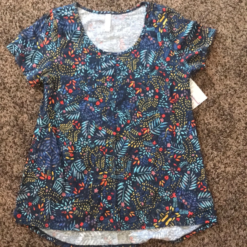 LulaRoe Classic T.